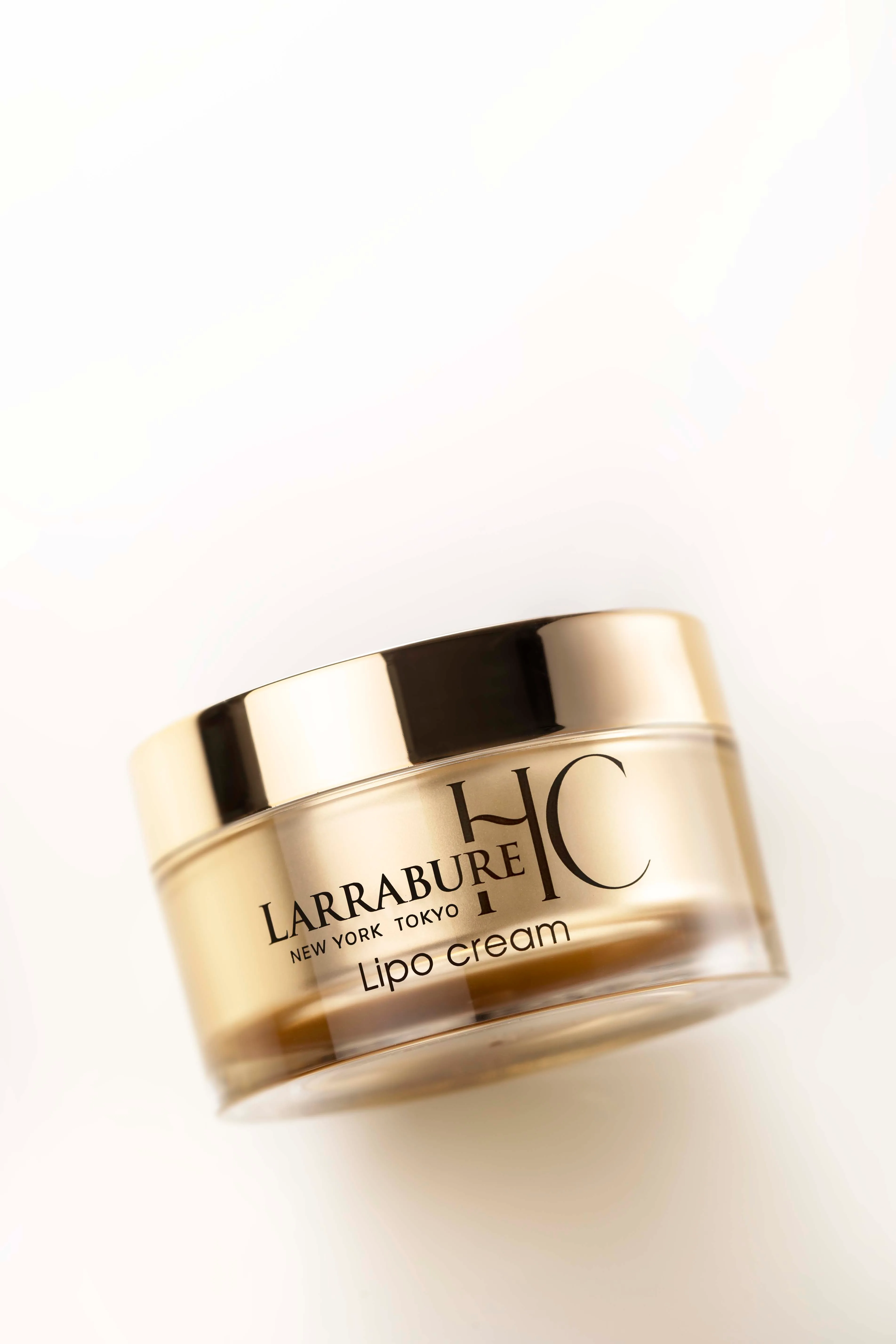 Larrabure Lipo cream の商品撮影 — 色の設計