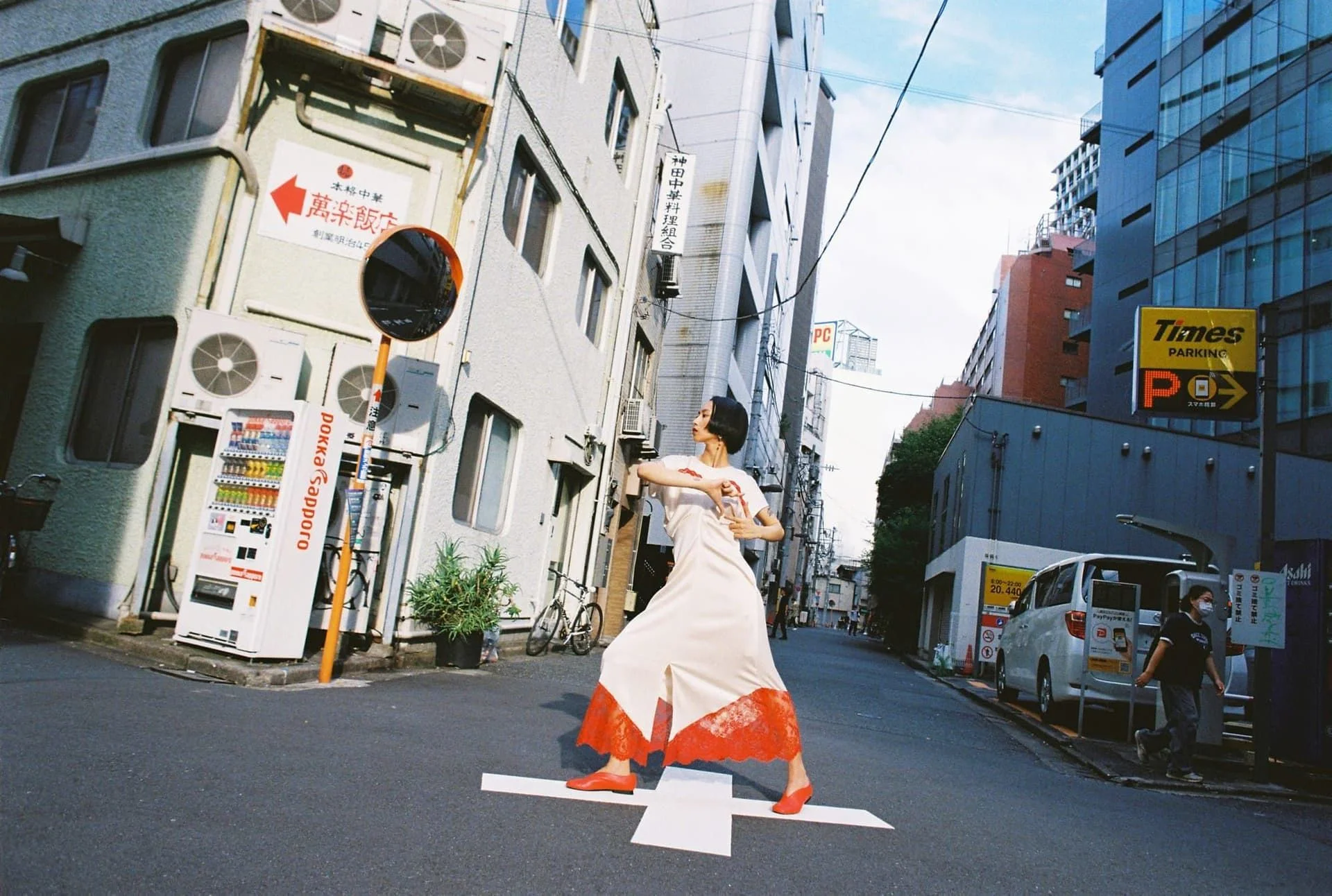 神田の街頭での撮影風景